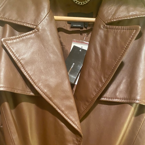 BCBG MaxAzria Brown leather trench coat, belted with pleated back size 12 - Picture 3 of 12